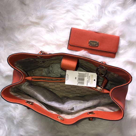 Michael Kors Hand Bag with Matching Wallet - Picture 6 of 6